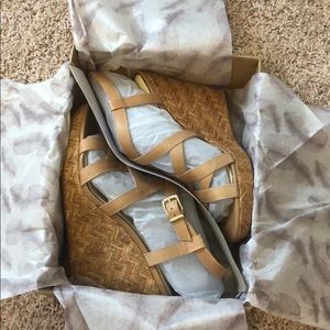 NIB Jessica Simpson nude size 10 wedges